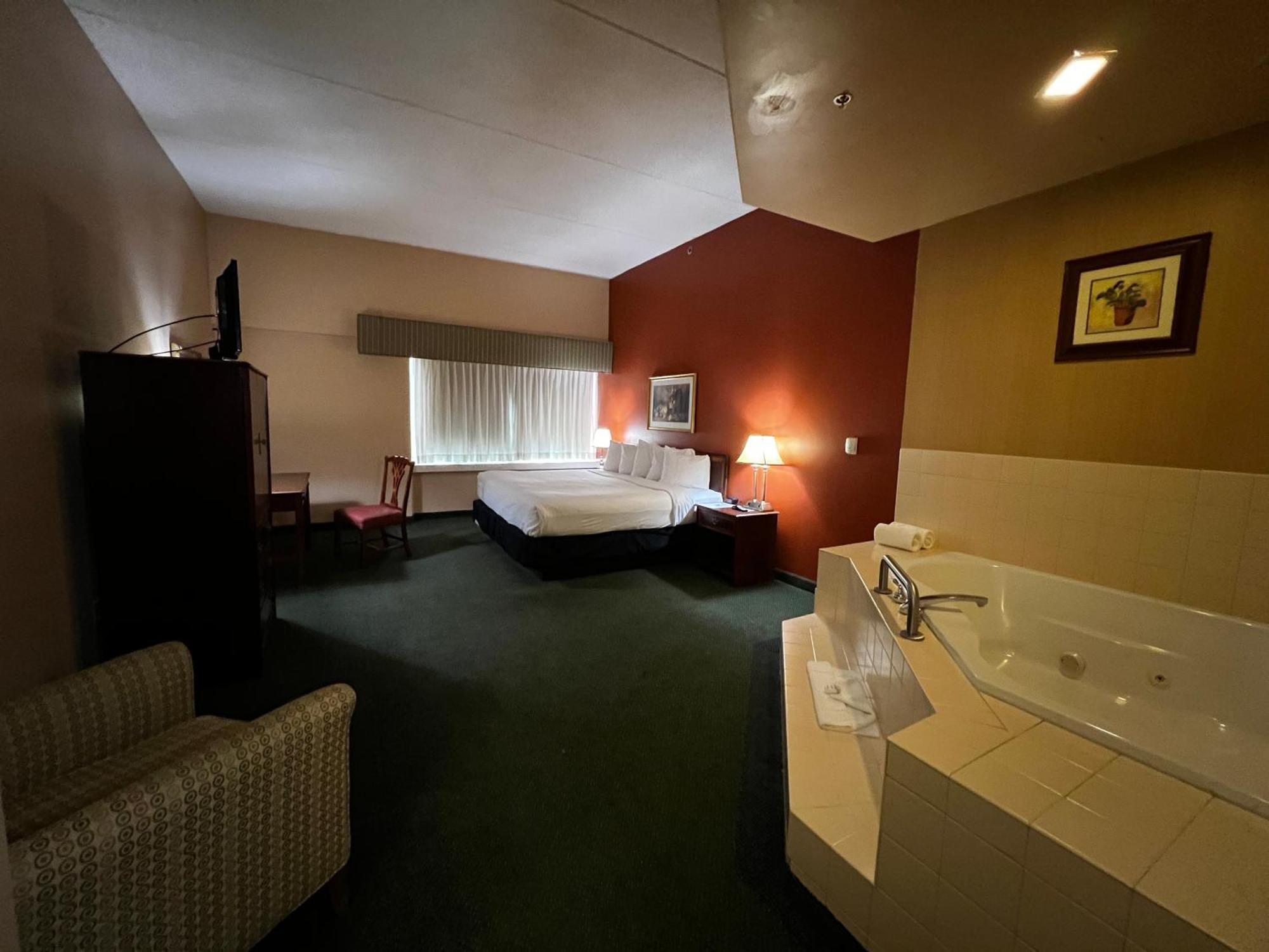 Hotel Mead & Conventions Center 4*