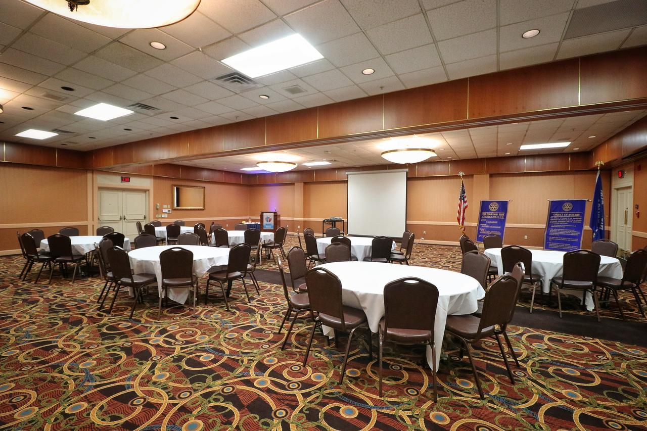 Hotel Mead & Conventions Center 4*